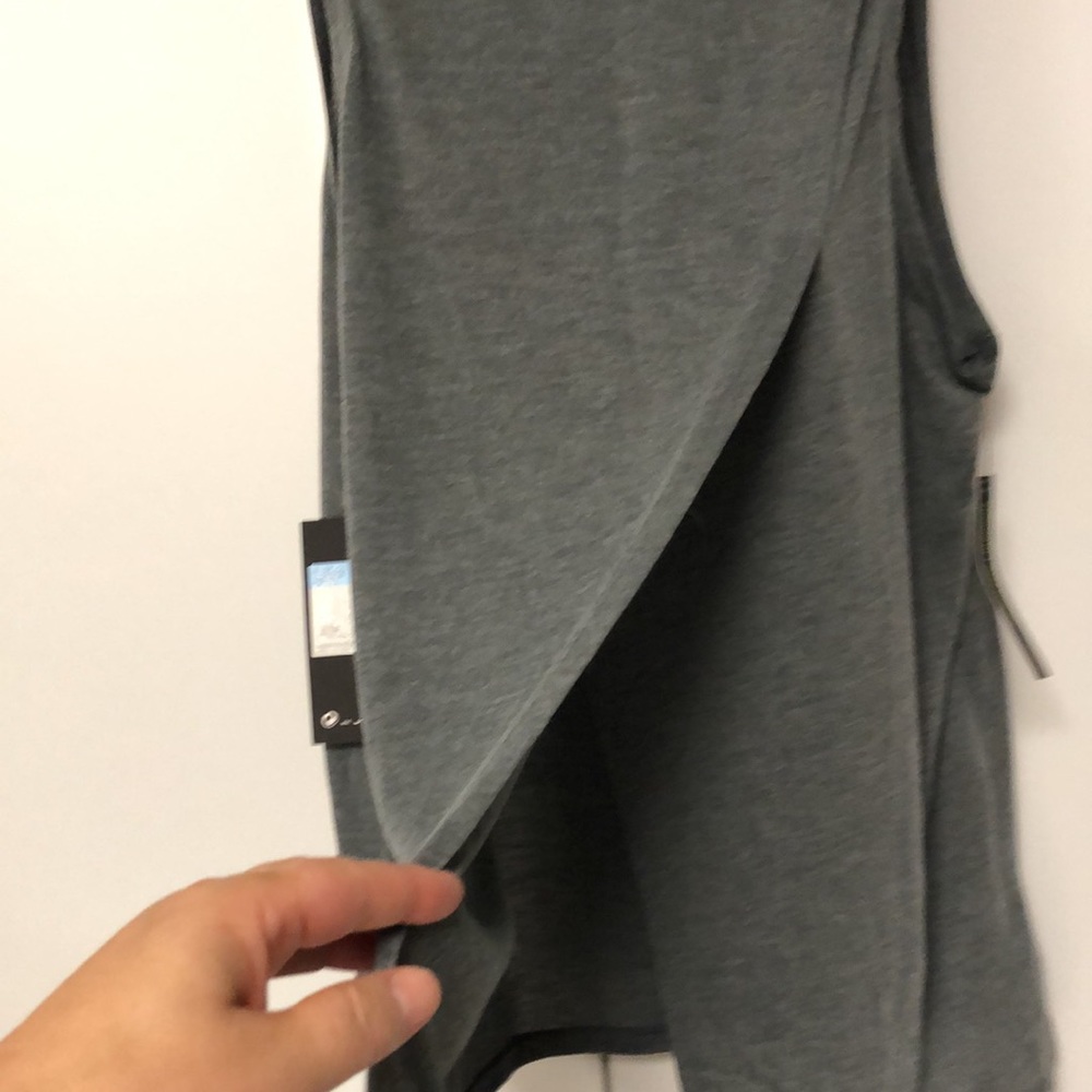 💕💕 Host pick⭐️⭐️⭐️- Nike ladies dri-fit workout top - Picture 6 of 6